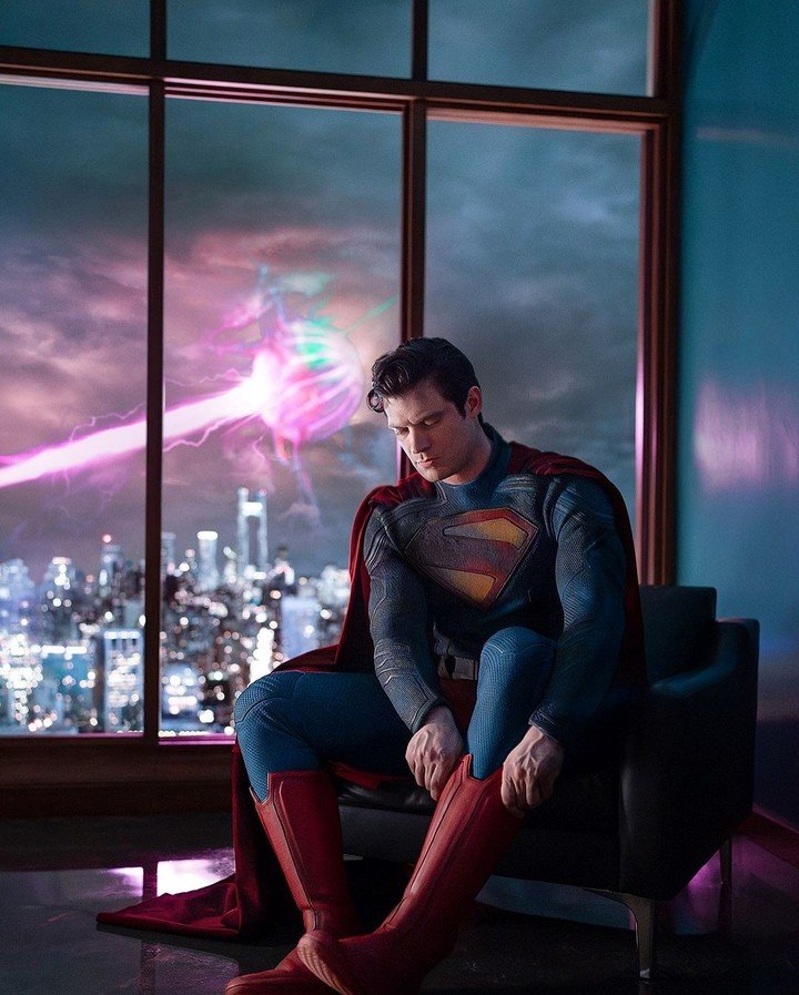 La primera foto oficial que divulgó vía Instagram el cineasta y codirector ejecutivo de DC Studios, James Gunn, de David Corenswet caracterizado como Superman. Foto: EFE/James Gunn/Instagram