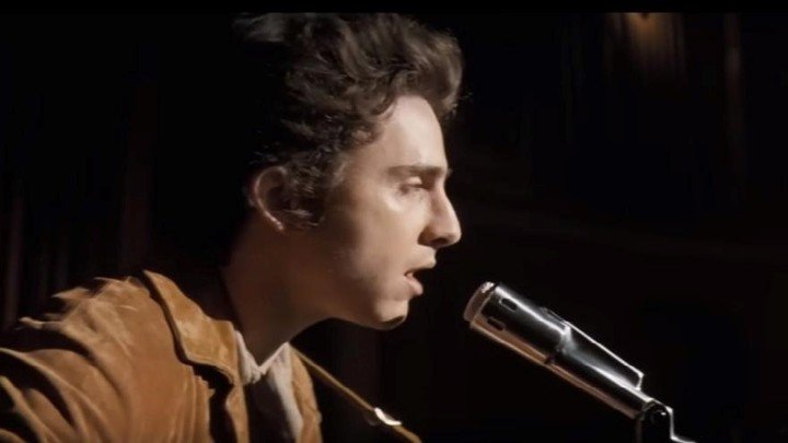 Timothée Chalamet como Bob Dylan en "A Complete Unknown".