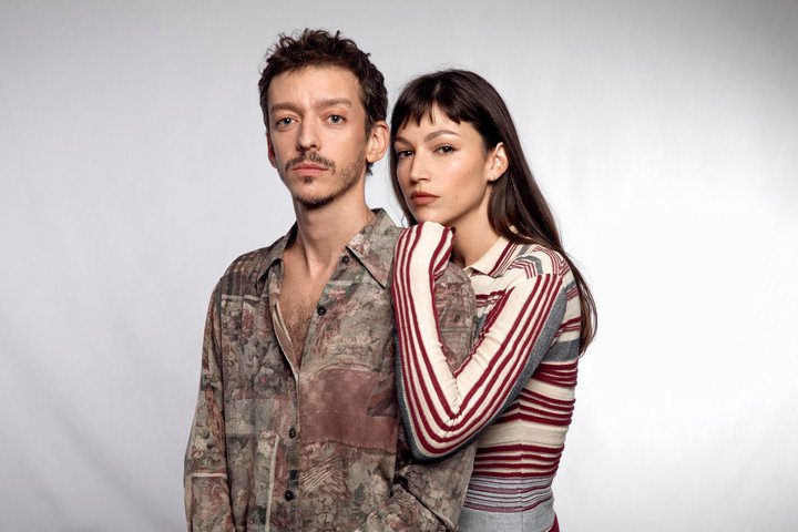 Nahuel Pérez Biscayart y Úrsula Corberó, protagonistas de "El Jockey", la película más ternada.