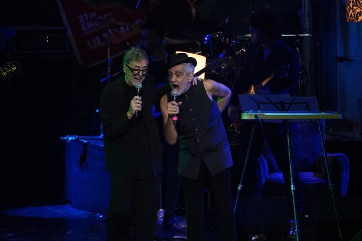 Billy Bond y Daniel Melingo en uno de los momebntos históricos edl show de La Pesada. Foto: Emmanuel Fernández