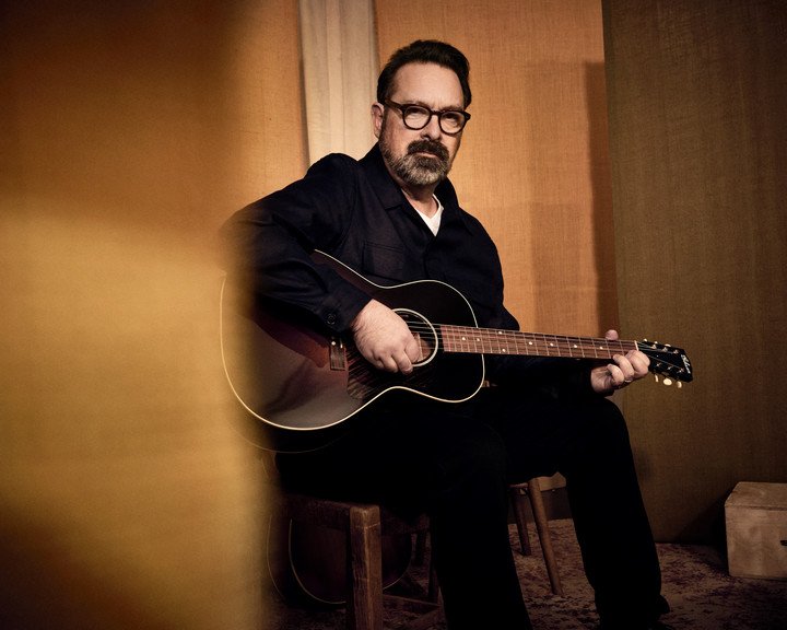Es la guitarra de Dylan. James Mangold: director, guionista y productor de la biopic del músico. Fotos Disney