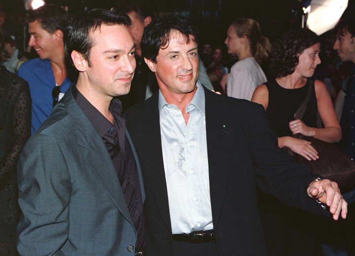 Eramos tan jóvenes. Un casi irreconocible Mangold junto a Stallone en la premiere mundial de "Cop Land", en el Ziegfeld Theater. Foto Archivo Clarín
