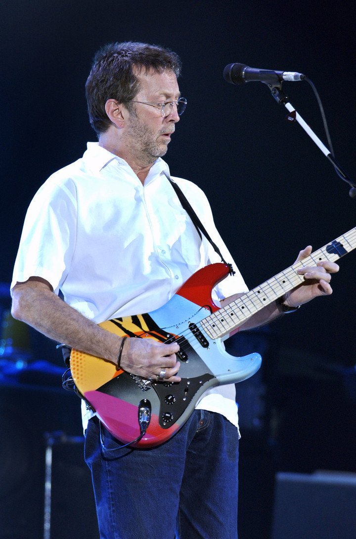 Eric Clapton fue uno de los tantos rockeros blancos que grabó el fanmoso blues de Robert Johnson, "Sweet home Chicago". Foto: AFP