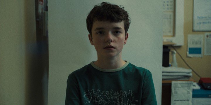Owen Cooper es Jamie. ¿Por qué, si fue él, le dio 7 cuchilladas a la chica? Fotos Netflix.