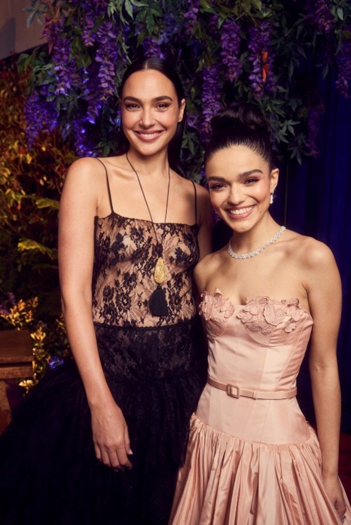 Gal Gadot y Rachel Zegler en la premiere del sábado, en Hollywood: la guerra de Gaza dividió a las actrices.