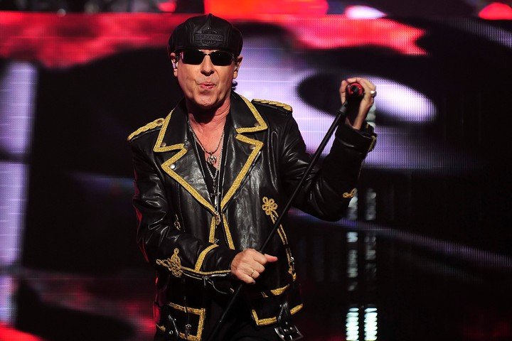 El vocalista de la banda alemana Scorpions, Klaus Meine, tiene 76 años y se recupera de una cirugía espinal. En abril, cantará en en Tecnópolis, durante el Masters of Rock. Foto: EFE