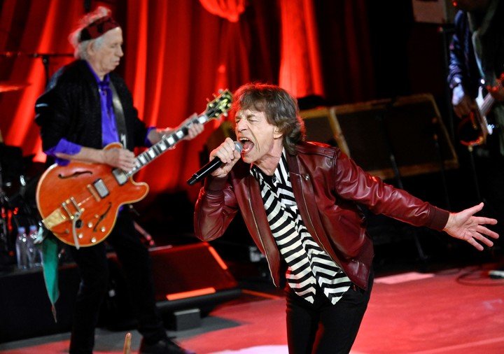 Keith Richards "no anda por la vida con una botella de Jack Daniel's en la mano", dice el psicólogo Fabio Lacolla. Y Mick Jagger tiene una dieta similar a la de un atleta de alta competencia para salir de gira. Foto: Evan Agostini/Invision/AP)