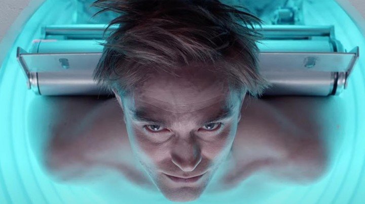 Robert Pattinson, a punto de ser reciclado en el primer filme del director de "Parásitos" en 6 años. Fotos WB