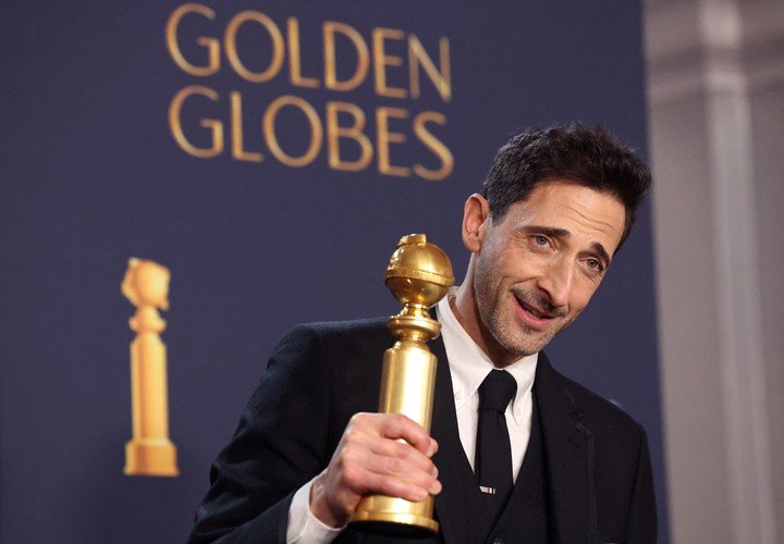 Adrien Brody picó en punta al ganar el Globo de oro al mejor actor dramático. Solo Timothée Chalamet, por "Un completo desconocido" le haría fuerza en el Oscar. Foto Reuters
