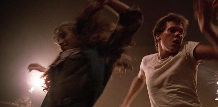 Con Kevin Bacon, bailando desenfrenada en "Footloose".