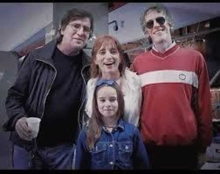 Mía, entre Charly García, su mamá Hilda Lizarazu y Luis Alberto Spinetta. La nena era fan del Flaco desde los cinco años.