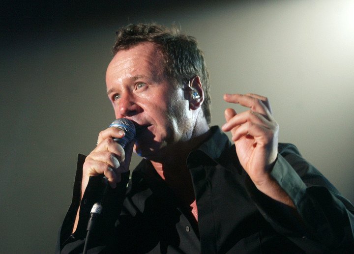Jim Kerr, el carismático vocalista de Simple Minds, dijo que nunca hubiera escrito una canción como "Don't you (Forget About me)", pero le agradece el éxito que les dio. Foto: AP