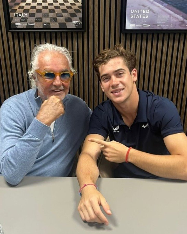 El primer día de Franco Colapinto en la fábrica de Alpine junto a Flavio Briatore.