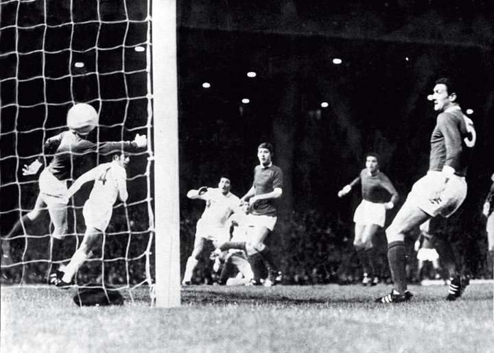 El gol de Juan Ramón Verón, de cabeza, en Old Trafford que definió la Intercontinental '68.