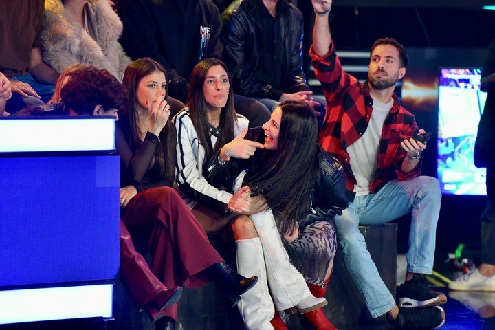 Mientras salía un tape al aire, los ex aprovecharon para hablar de sus cosas. Foto: Prensa Telefe.