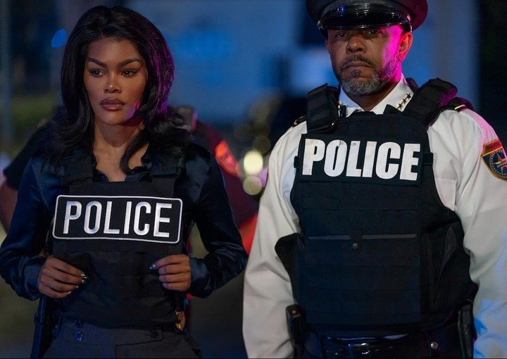 Teyana Taylor parece recién salida de la peluquería. Y eso que es la detective de la calle.