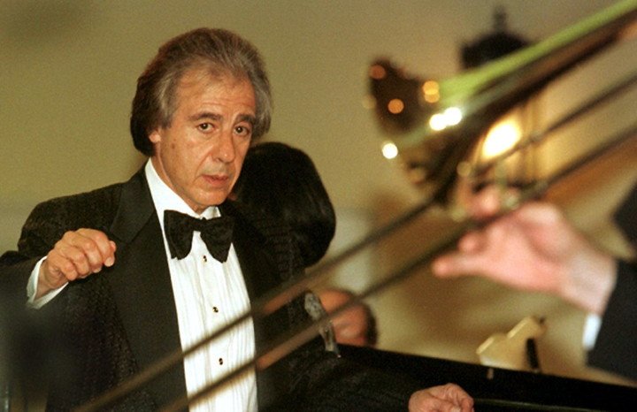 Lalo Schifrin en 2005, cuando tocó en la prestigiosa sala de conciertos del Lincoln Center en Nueva York. Foto EFE