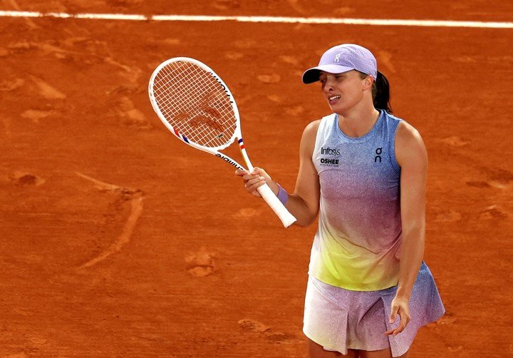 "No fue un mal torneo, pero no es el resultado que esperaba", dijo Swiatek. Foto EFE/EPA/MOHAMMED BADRA