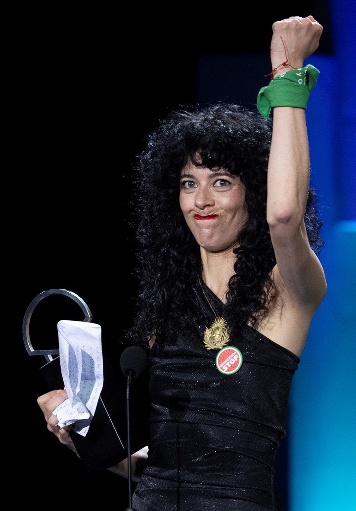 La actriz argentina Camila Plaate tras recibir la Concha de Plata a la Mejor Interpretación de reparto por 'Belén', en la gala de clausura del 73° Festival Internacional de Cine de San Sebastián. Foto: EFE