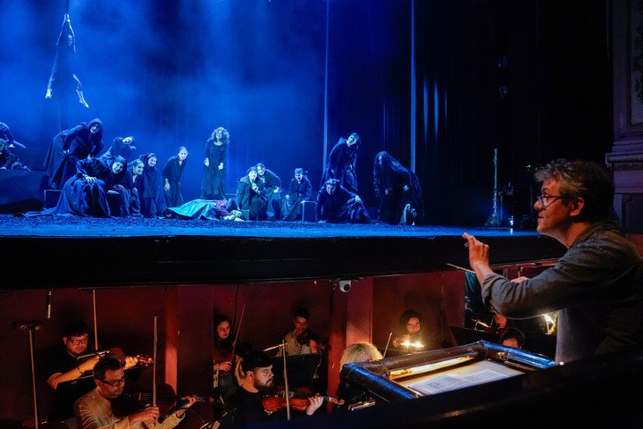 La dirección musical de "Macbeth" en el Teatro Avenida estará a cargo de André Dos Santos. Foto Maxi Failla 