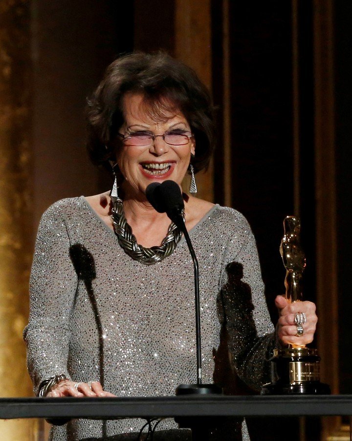 Claudia Cardinale recibe un Honorary Award en la 5th Annual Academy of Motion Picture Arts and Sciences Governors Awards, en 2013. Foto Reuters