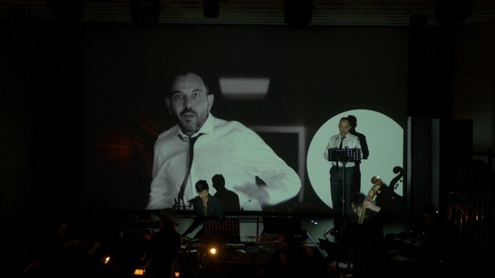 "KAGEL 18.IX.2008" es un espectáculo inmersivo de teatro musical, a cargo del Ensemble Écoute (Francia), que presentará sus versiones de obras de Mauricio Kagel. Foto de prensa