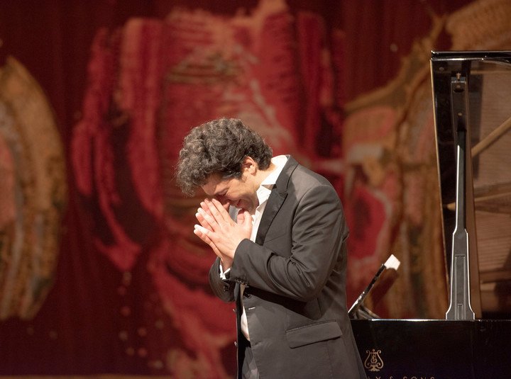Sergio Tiempo es un pianista excepcional, ciudadano del mundo y artista en constante evolución. Foto de prensa gentileza Arnaldo Colombaroli