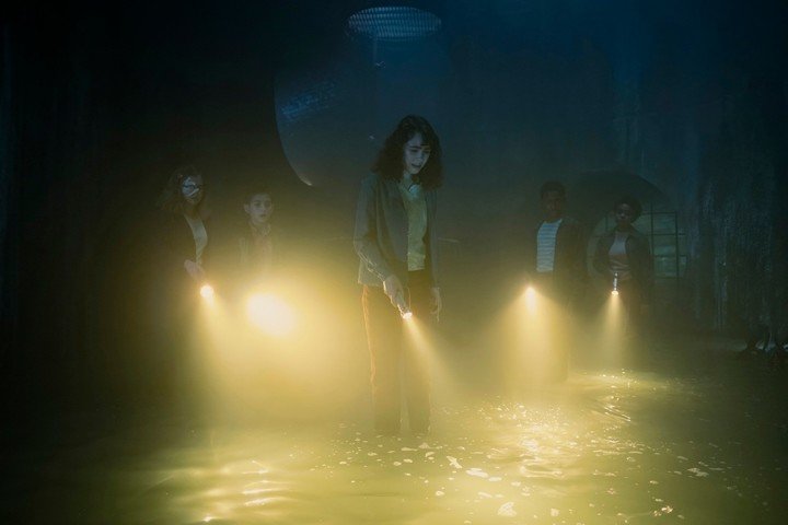 Los niños de Derry comienzan a notar qué, debajo de las alcantarillas de Derry, hay algo más que sólo agua. Foto: HBO Max