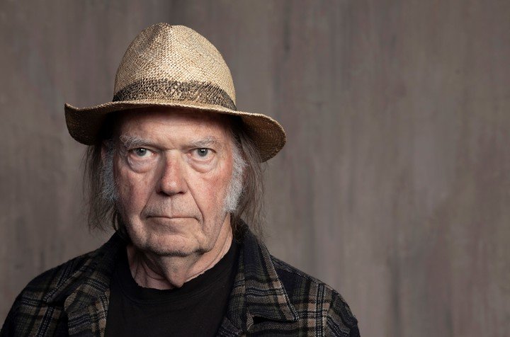 Neil Young, una leyenda viva del rock de los últimos 60 años. Foto AP