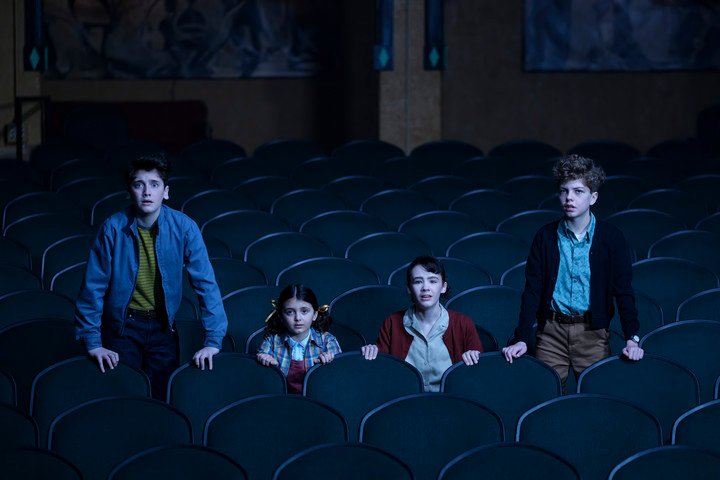 De los niños que fueron al Capital Theater para buscar respuestas de la desaparición de Matty, solo Lilly y Ronnie logran escapar de "It".