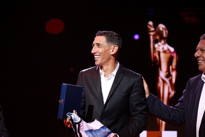 Ángel Di María y Tapia La Selección argentina recibió