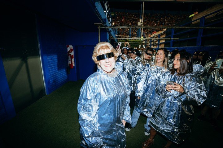 Graciela segundos antes de hacer el gran ingreso con Shakira. Foto: Santiago Sacristán.