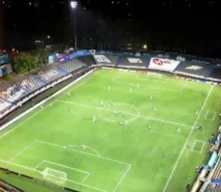 Los partidos de la Serie del Río de la Plata se juegan practicamente sin público en las canchas.