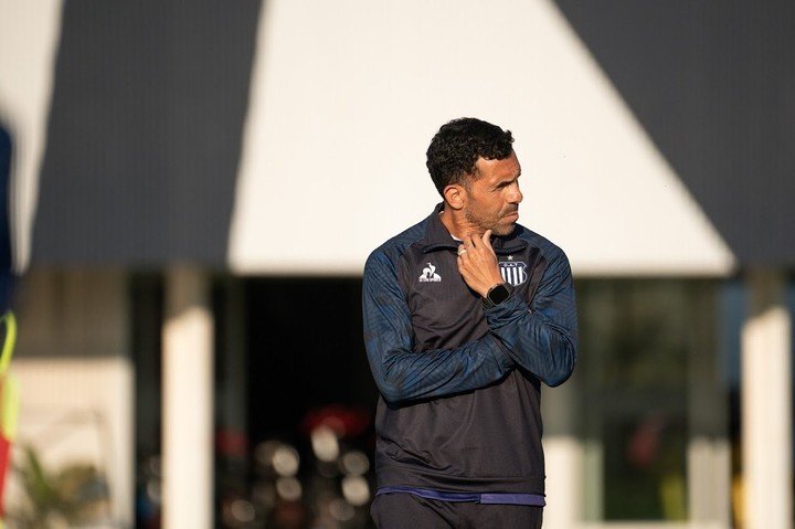 Carlos Tevez comenzó su era como DT de Talleres. Foto: Talleres