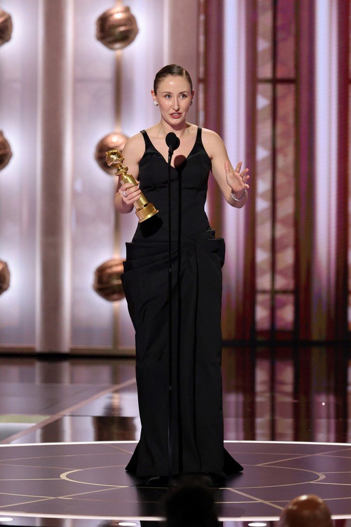 Erin Doherty, primera nominación a un Globo, y premiada. Foto AP