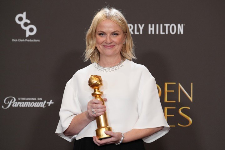 Amy Poehler se llevó su segundo Globo de Oro en cuatro nominaciones. Fue en este nuevo rubro. Foto AP