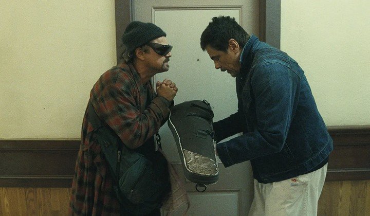 Leonardo DiCaprio y Benicio del Toro, ambos nominados en la candidata "Una batalla tras otra".