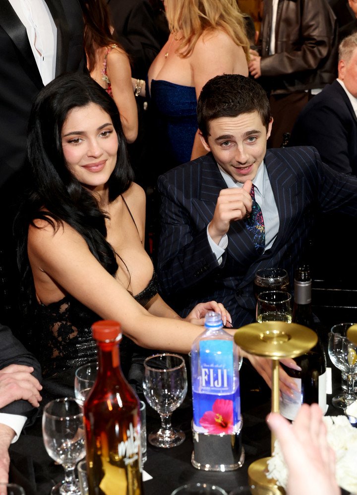 Timothée junto a su pareja, Kylie Jenner, en los Critics Choice Awards, donde ya le ganó a Leo DiCaprio el 4 de enero. Foto AFP 