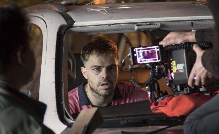 Peter Lanzani en el rodaje de "4x4", la película de Mariano Cohn que tuvo su remake hollywoodense, producida por Sam Raimi. 