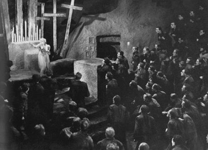 "Metrópolis". Para sus distribuidores, era muy larga y fueron acortándola. Sólo en la Argentina se vio en su metraje completo, lo que determinó la suerte del filme.