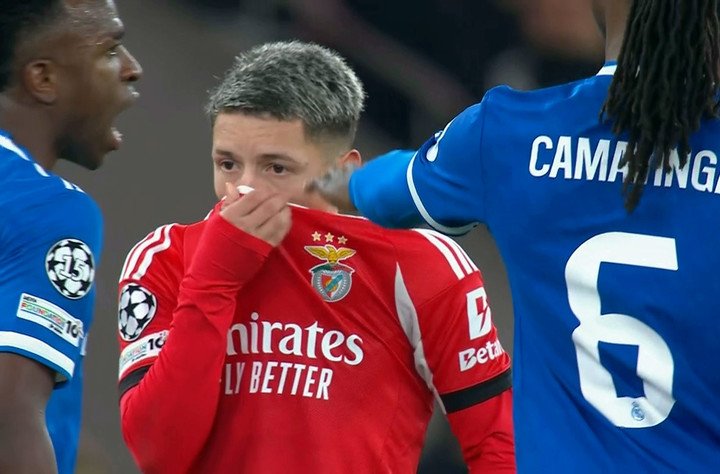 La imagen del momento que desató el escándalo. Foto: Captura TV.