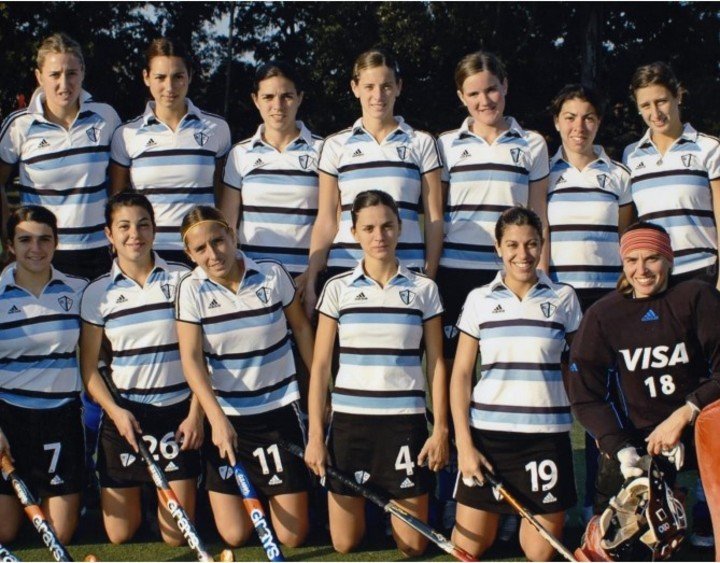 En el SIC. Comenzó en sexta división y llegó a entrenar a las juveniles antes de dejar el hockey por el hábito. Fotos Gentileza Familia Simmermacher