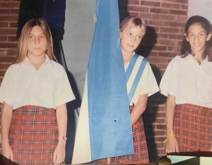 María Belén Simmermacher, abanderada en el Colegio Santa Inés. Fotos Gentileza Familia Simmermacher