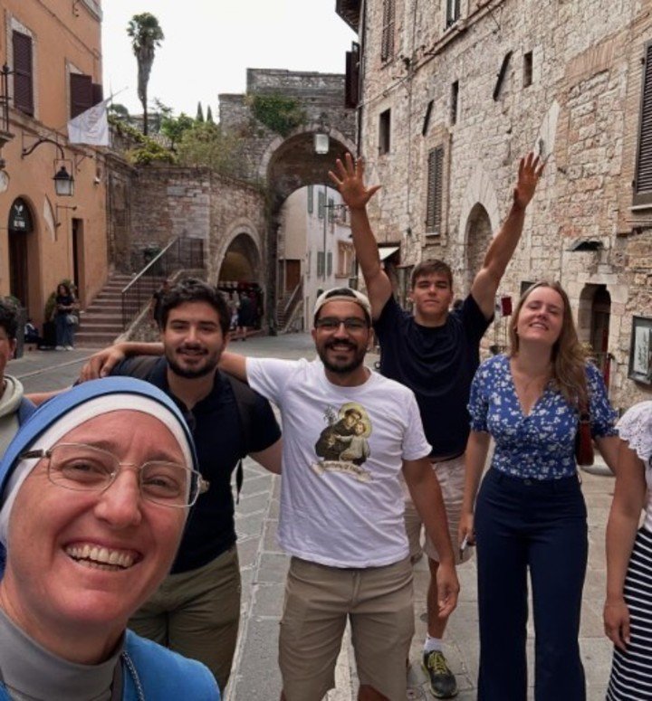 Durante un paseo con los jóvenes de la Residencia Foyer Bon Accueil. Fotos Gentileza Familia Simmermacher