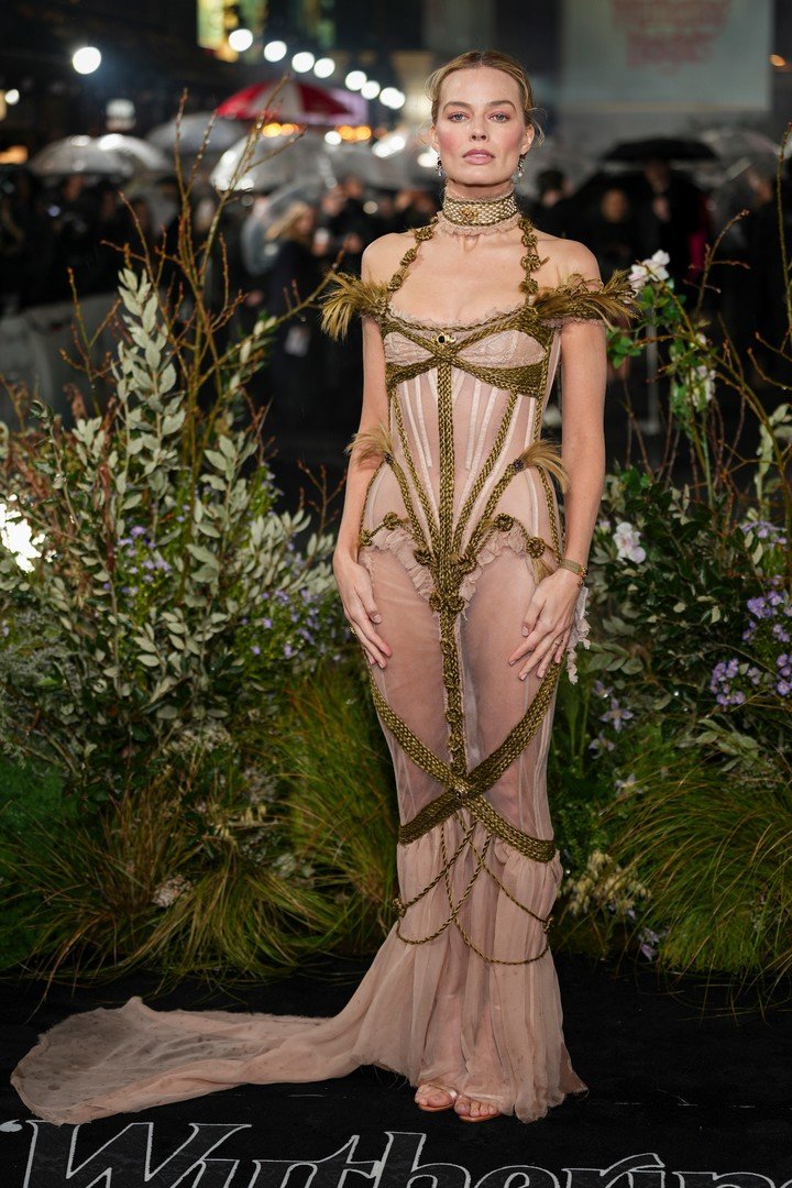 Margot Robbie en la premiere en Londres de "Cumbres borrascosas", que estrena el jueves en la Argentina. AP 