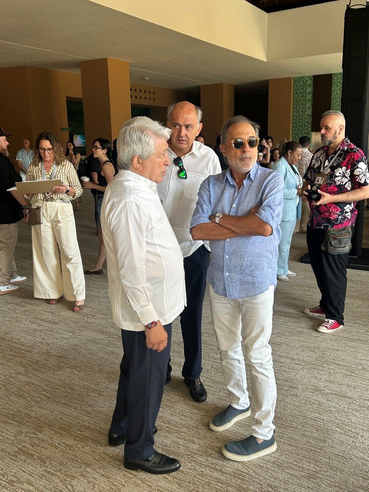 Enrique Cerezo y Guillermo Francella, en la entrega del Premio Platino de Honor al actor argentino.