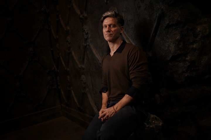 Pablo Maritano explica las diferencias entre el "Romeo y Julieta" de Shakespeare y las óperas derivadas de ese texto con el drama en dos actos de Vincenzo Bellini. Foto: Martín Bonetto 