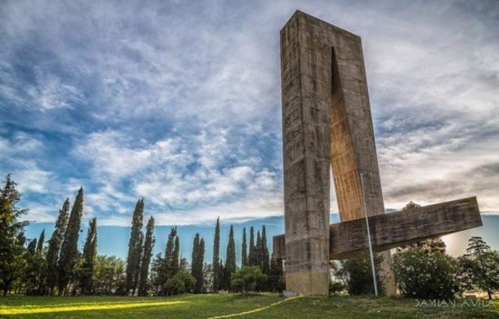Un monumento a John Fitzgerald Kennedy, en Quemú Quemú, La Pampa.