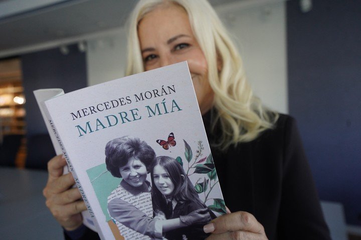 Mercedes Morán y su libro "Madre mía". Foto: Ariel Grinberg 