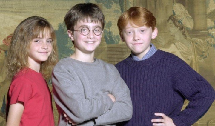Daniel Radcliffe tenía 11 años cuando rodó la primera de "Harry Potter". Aquí, con sus compañeros Emma Watson y Rupert Grint. Fotos Archivo Clarín